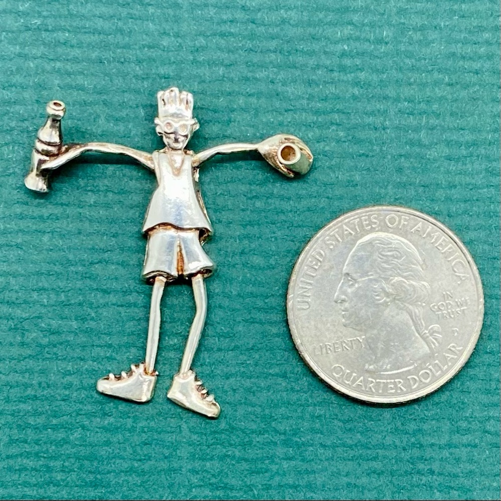 Silver charm youth with moving arms and legs - Picture 4 of 4